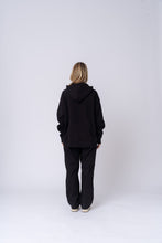 Carica l&#39;immagine nel visualizzatore di Gallery, HOODIE NERA ESSENTIAL
