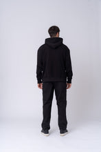 Carica l&#39;immagine nel visualizzatore di Gallery, HOODIE NERA ESSENTIAL
